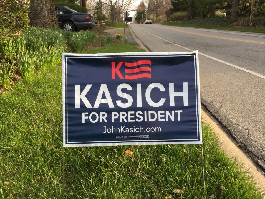 Mariemont voters show their support for Kasich.
PHOTO BY: NOAH DILL